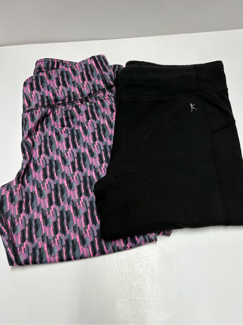 Danskin Capri Length Yoga Pants Leggings Lot of 2 Sz S